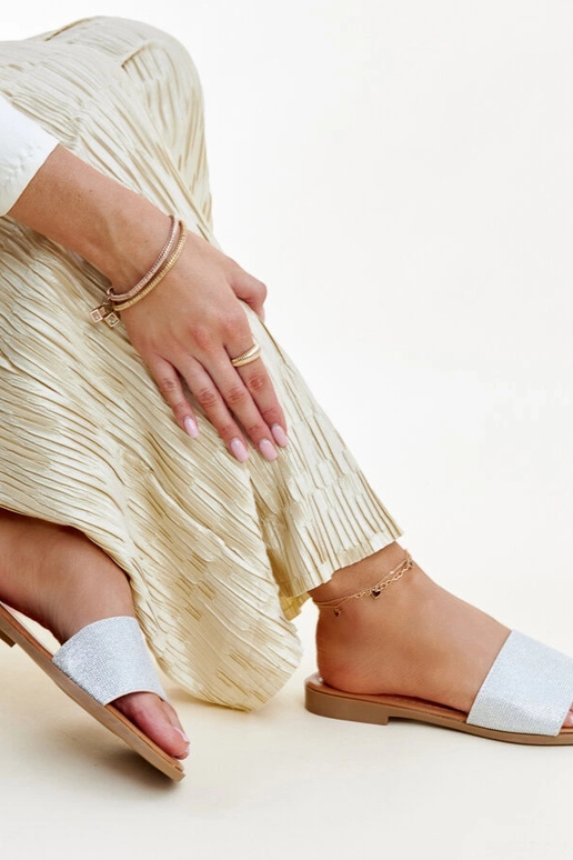 Srebrne błyszczące klapki Anilsa