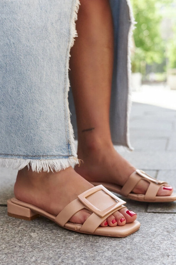Beżowe klapki ze skórzaną wkładką Wilia 2