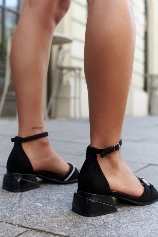 Sandały na klocku ze skórzana wkładką...