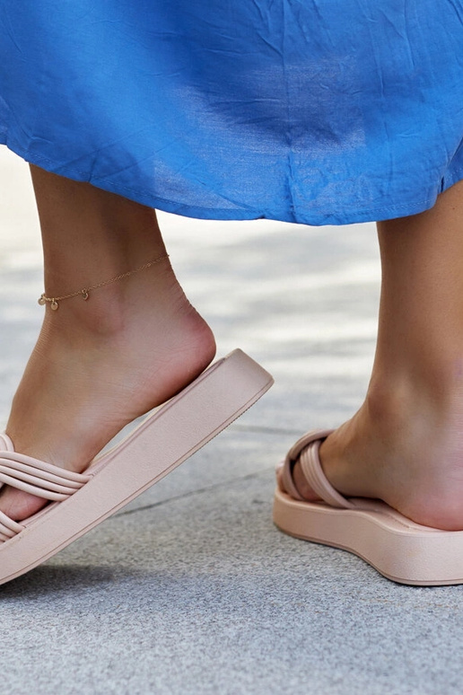 Beżowe klapki gumowe Ferrei