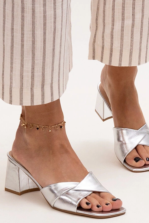 Black slippers with fur insulated Valle