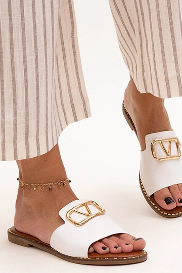 Białe klapki z klamerką Mariza 2