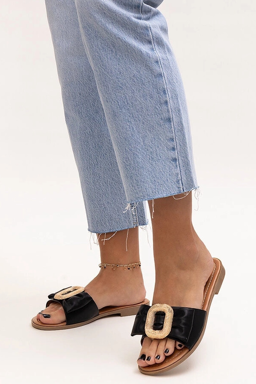 Black slippers with fur insulated Valle