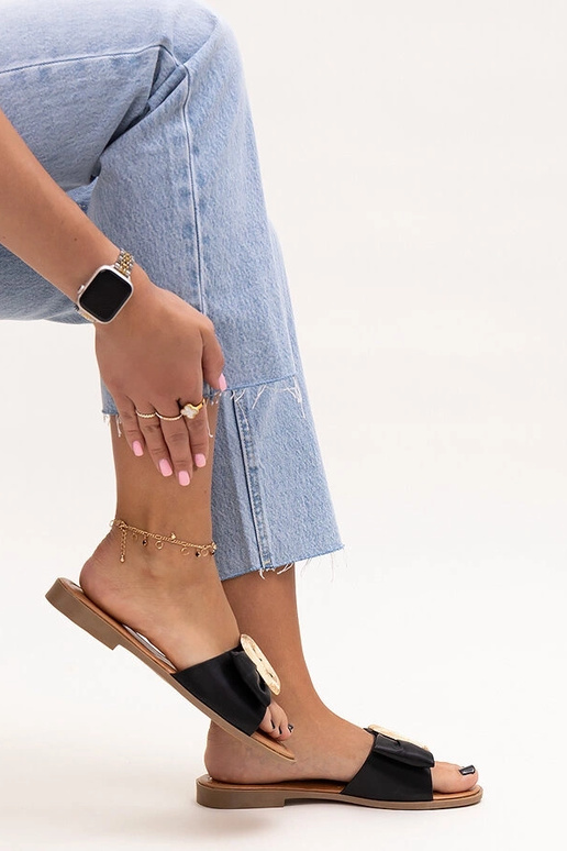 Black slippers with fur insulated Valle