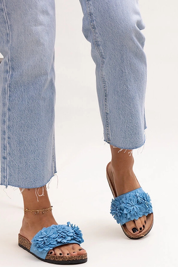 Black slippers with fur... 2