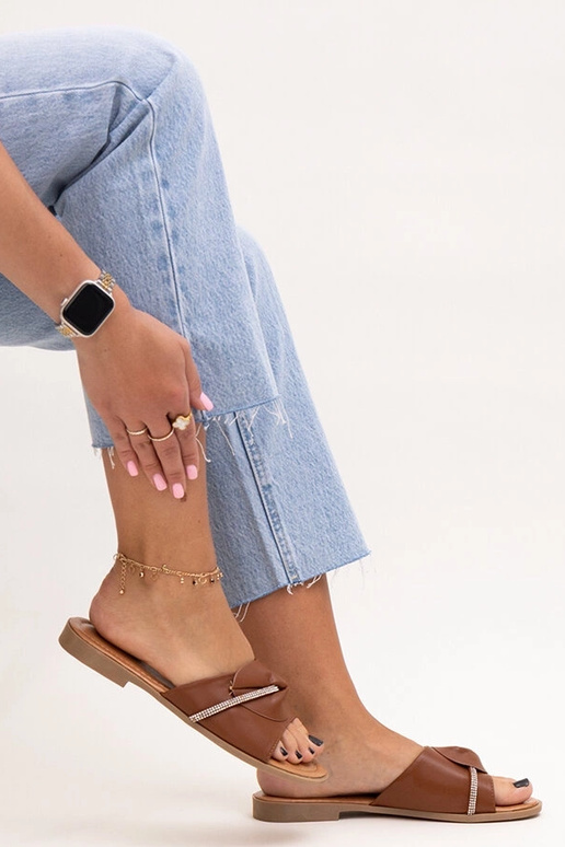 Kapki zdobione paskiem z cyrkoniami...