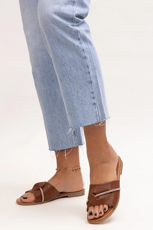 Kapki zdobione paskiem z cyrkoniami...