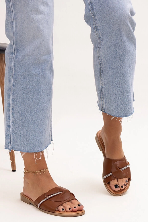 Kapki zdobione paskiem z cyrkoniami...