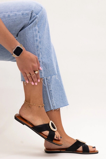 Black slippers with fur... 2