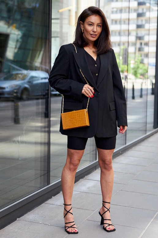 Żółta torebka typu ,,kuferek'' na... Żółta torebka typu ,,kuferek'' na...