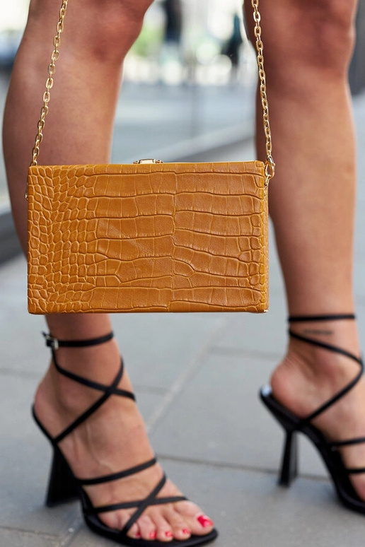 Żółta torebka typu ,,kuferek'' na... Żółta torebka typu ,,kuferek'' na...