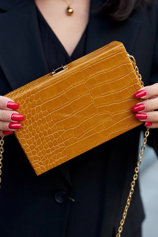 Żółta torebka typu ,,kuferek'' na... Żółta torebka typu ,,kuferek'' na...