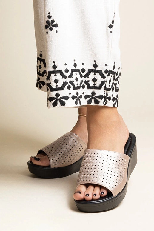 Black sandals on a block heel Millo