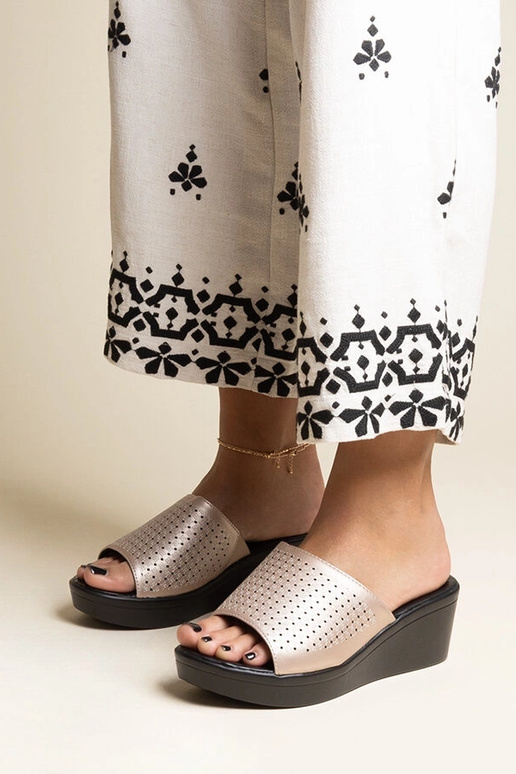 Black sandals on a block heel Millo