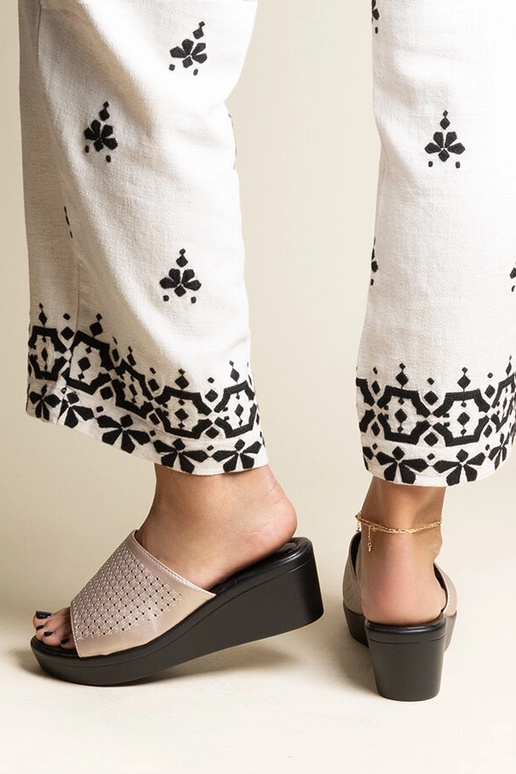 Black sandals on a block heel Millo