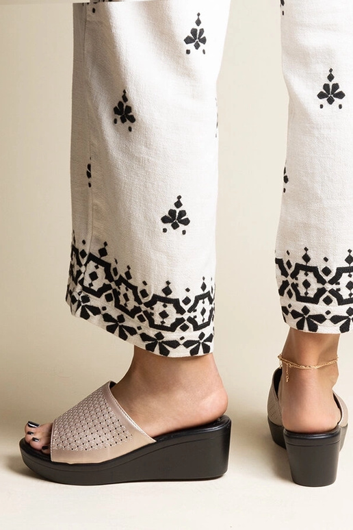 Black sandals on a block heel Millo