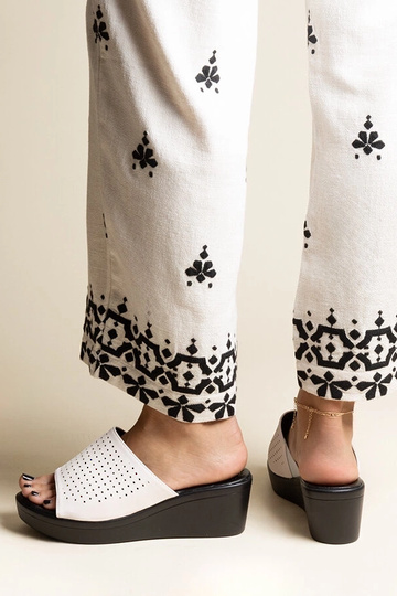 Black sandals on a block heel Millo 2