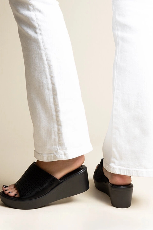 Black sandals on a block heel Millo