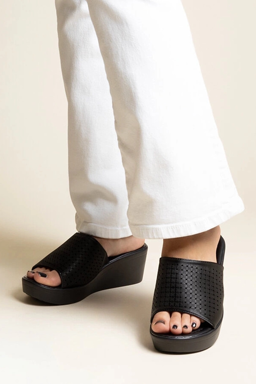 Black sandals on a block heel Millo