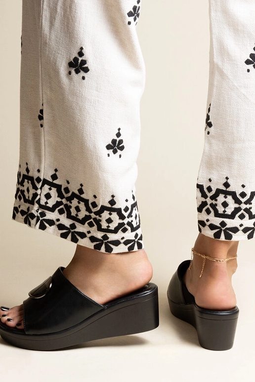 Black sandals on a block heel Millo