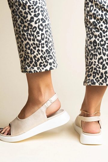 Black sandals on a block heel Millo 2
