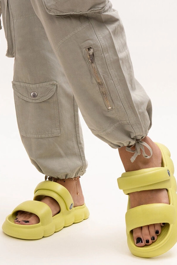 Lekkie sandały piankowe w...