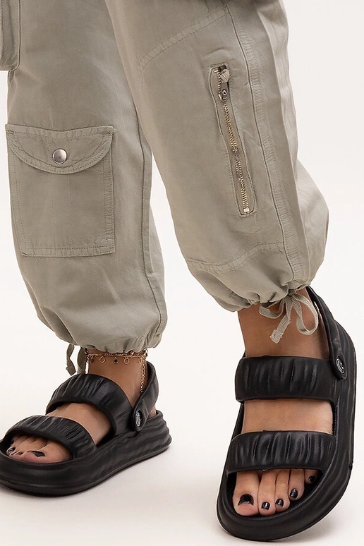 Czarne sandały piankowe z...