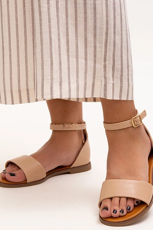 Beżowe sandały z zakrytą piętą Sema