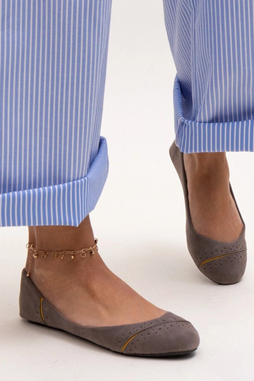 Szare klasyczne baleriny...