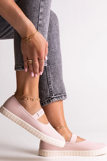 Women's white tennis shoes...