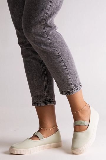 Women's white tennis shoes...