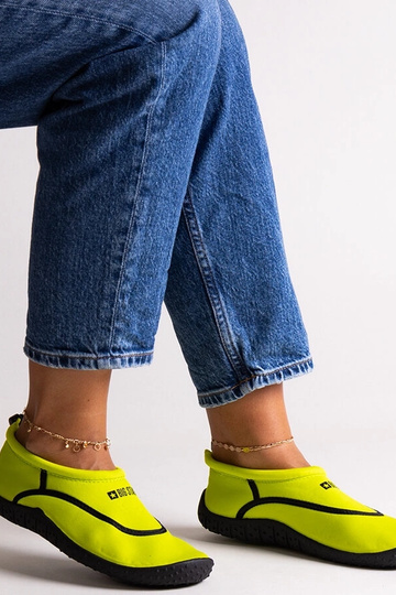 Sportowe żółte buty do wody...