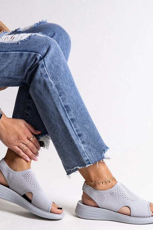 Szare sandałki na platformie Rawia