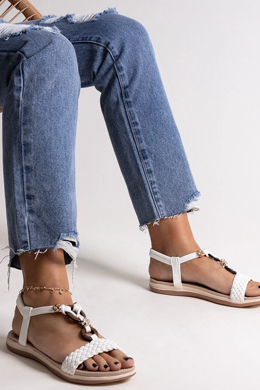 Białe sandałki plecione Izodora