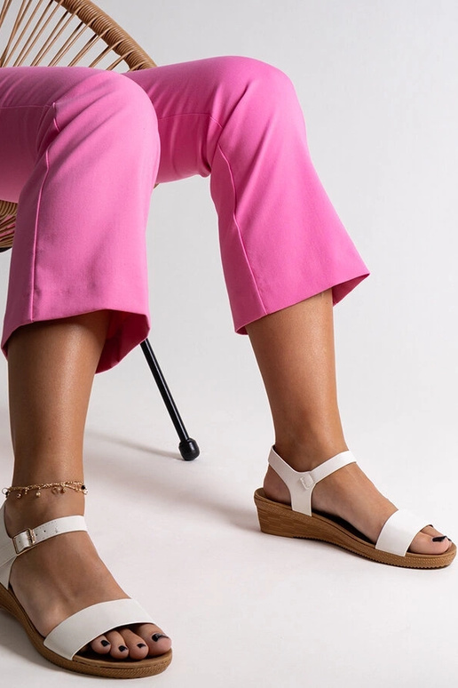 Białe sandałki z eco skóry Makdaka