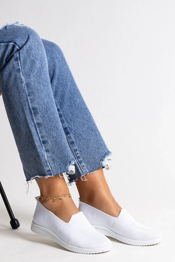 Białe wsuwane tenisówki Abadly 2