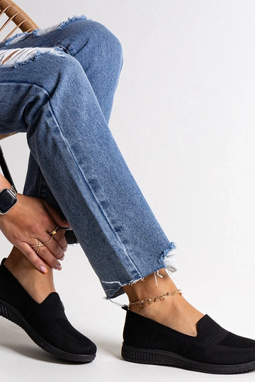 Czarne wsuwane tenisówki...