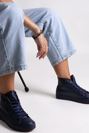 Granatowe wysokie trampki...