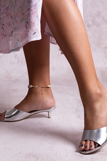 Black slippers with fur... 2