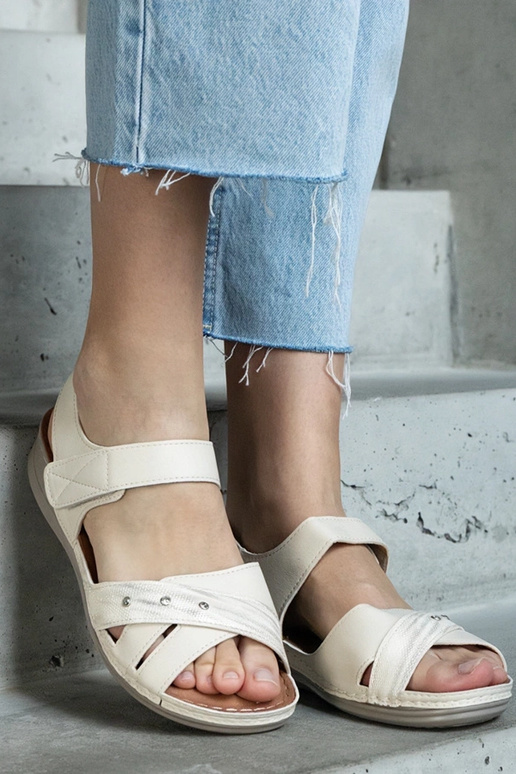 Beżowe sandały na platformie Nural