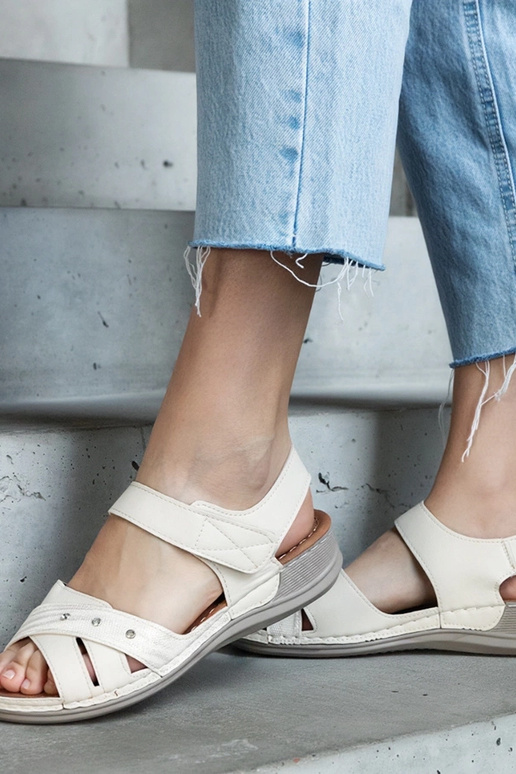 Beżowe sandały na platformie Nural