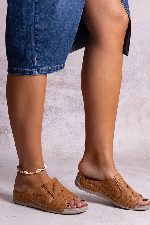 Brązowe perforowane klapki Marouna