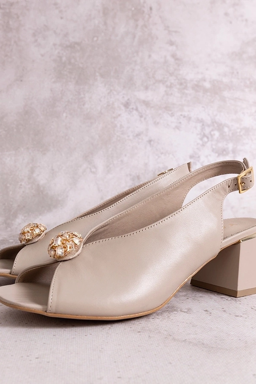 Beżowe sandały na słupku skórzane Karino