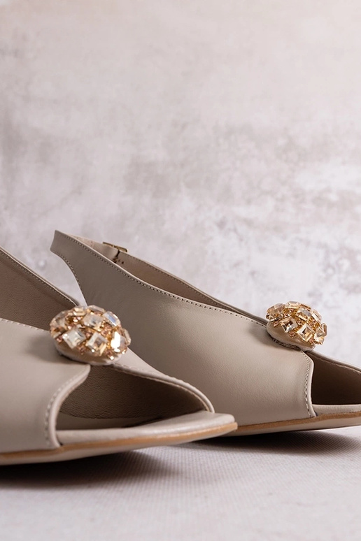 Beżowe sandały na słupku skórzane Karino