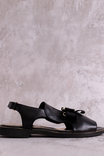 Czarne sandały z kokardką i...