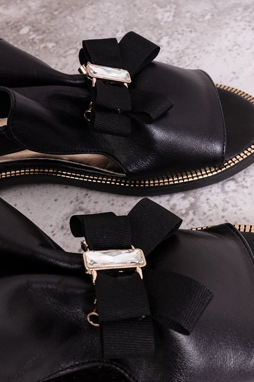 Czarne sandały z kokardką i cyrkonią...