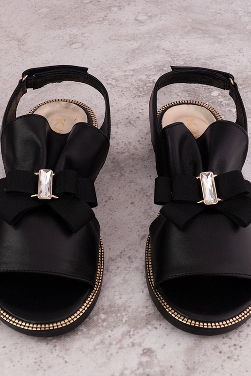 Czarne sandały z kokardką i cyrkonią...