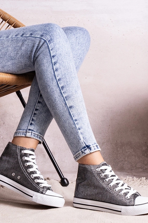 Czarne wysokie trampki z siateczki...