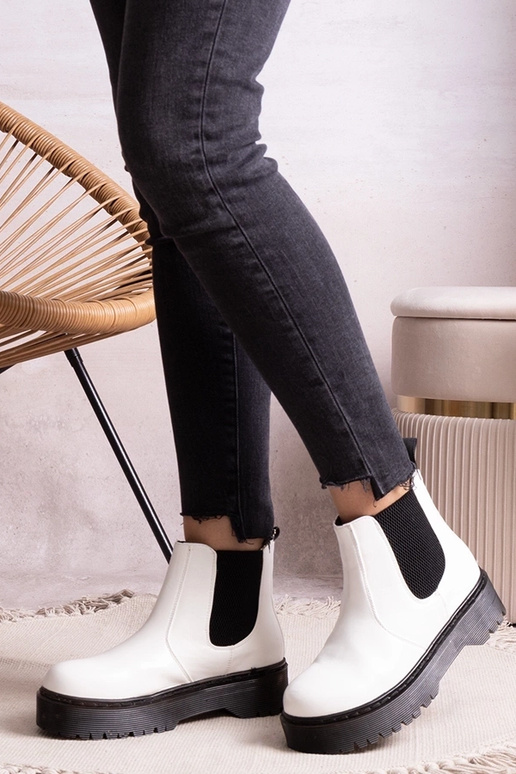 Białe botki na platformie Lessaya Białe botki na platformie Lessaya
