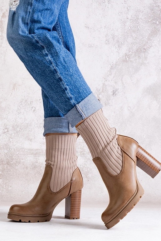 Black cowboy boots on the block heel... Black cowboy boots on the block heel...